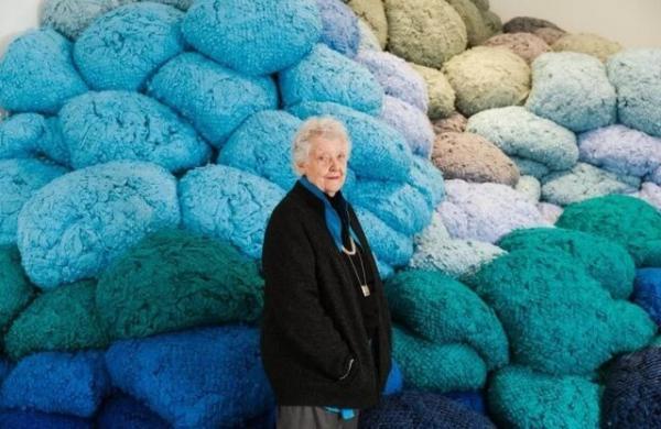 تصاویر ، کامواهای بانوی 88 ساله در دنیای هنر غوغا کرد