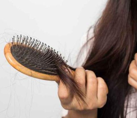 کمبود این ویتامین ها باعث ریزش مو می گردد