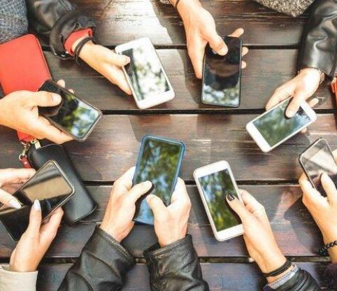 تبعات رها کردن کودک در فضای مجازی